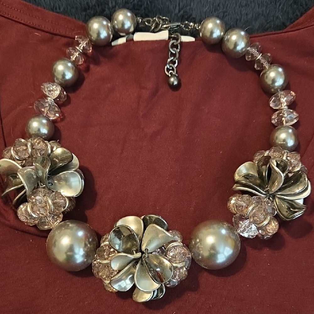 Elegant Silver and Pink Floral Necklace